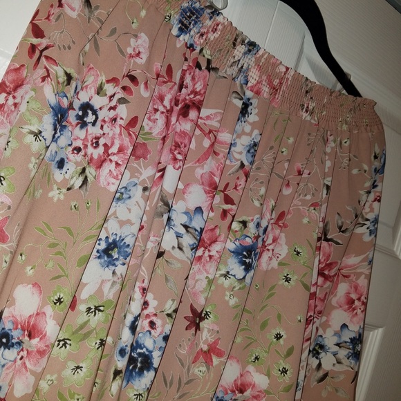 LAST 1⭐️Off the shoulder floral top - Picture 5 of 6